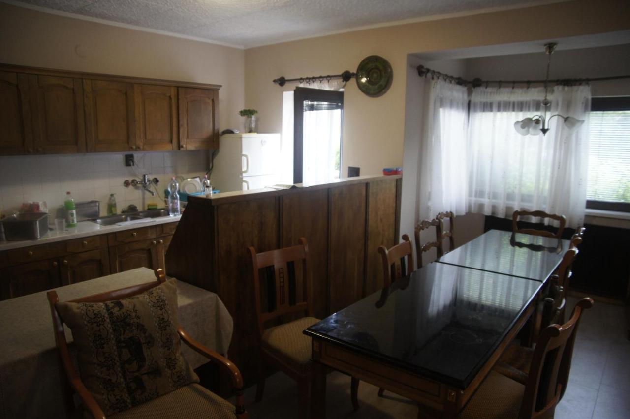 Bed and Breakfast Szuzanna Fenyves Panzio Шиофок Экстерьер фото