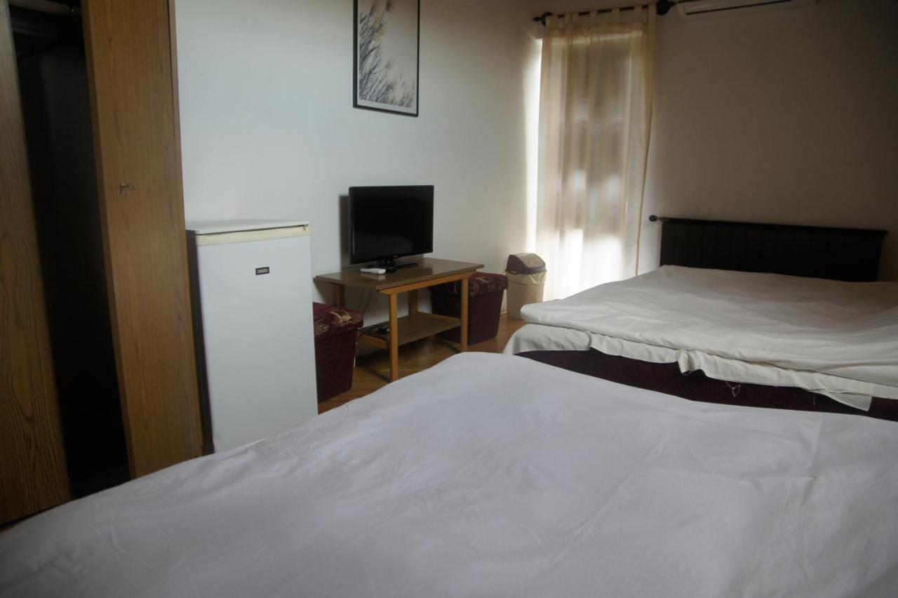 Bed and Breakfast Szuzanna Fenyves Panzio Шиофок Экстерьер фото