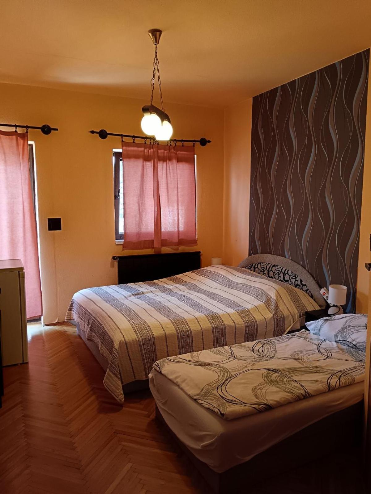 Bed and Breakfast Szuzanna Fenyves Panzio Шиофок Экстерьер фото
