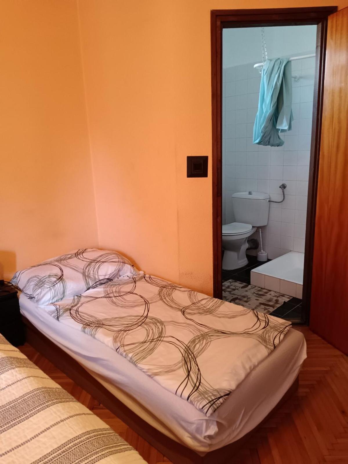 Bed and Breakfast Szuzanna Fenyves Panzio Шиофок Экстерьер фото
